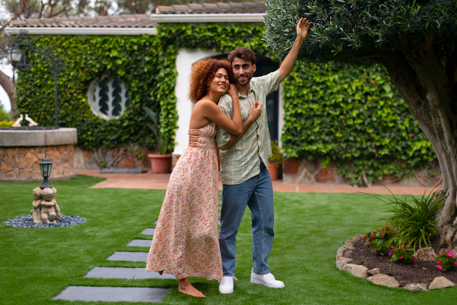 Pareja en casa con jard&iacute;n amplio en comunidad residencial de Panam&aacute; 